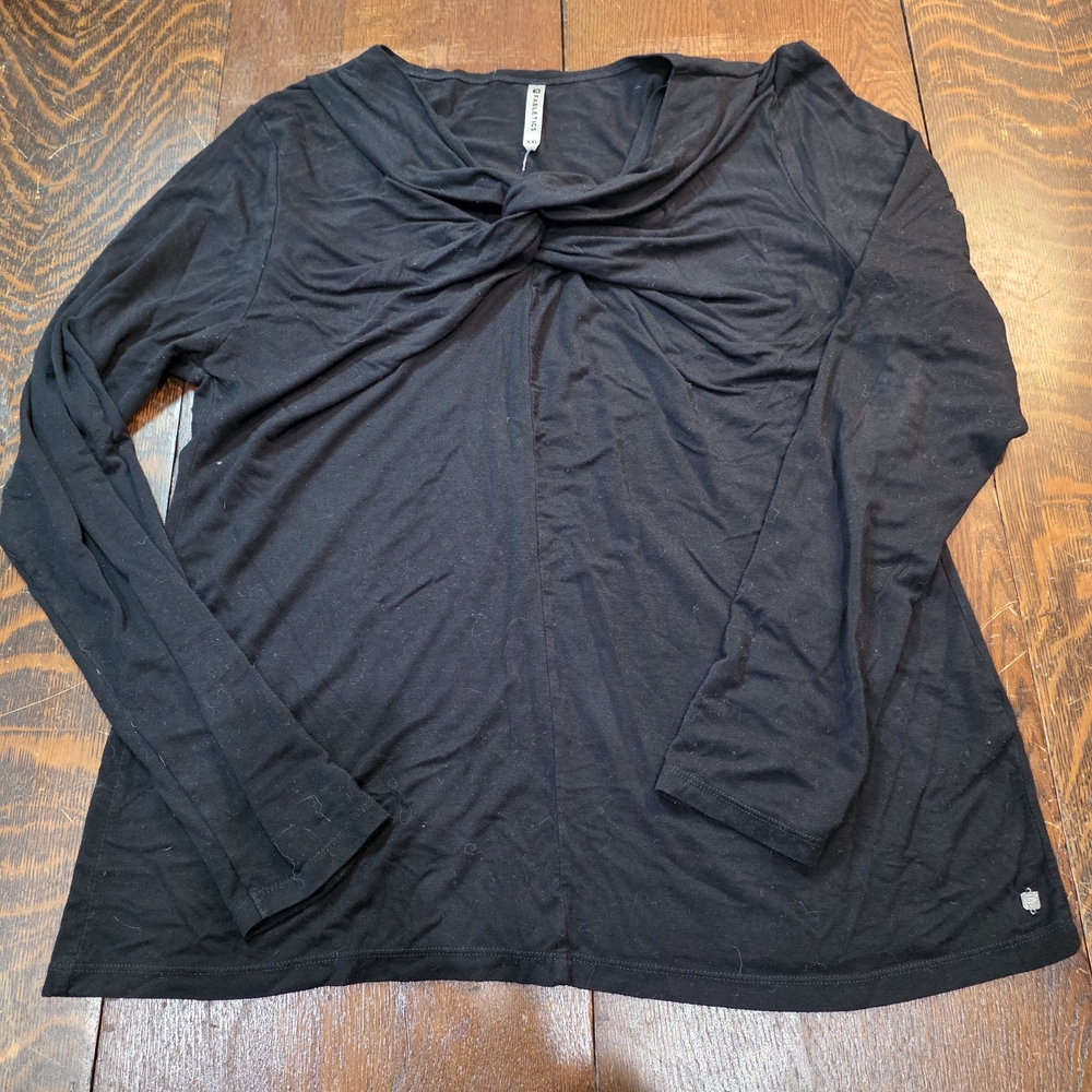 Fabletics black long-sleeve top with a twist-front neckline Size XXl